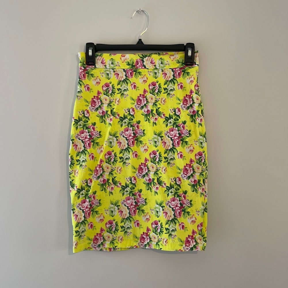 Bella Berry floral pencil skirt - size Small/Medium